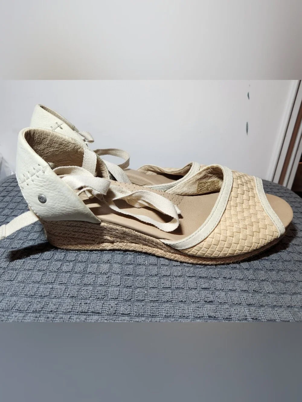 Ugg Delmar Womens Size 11 Espadrille Wedge Ankle Strap Wrap Sandals Beige